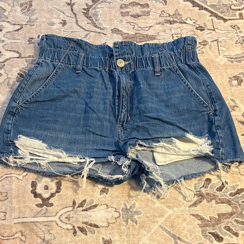 American eagle Mom short elastic waist comfy size 8 Blue Distressed Denim